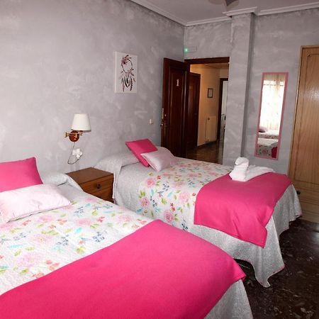 Pension Como En Casa Rincon de Soto Esterno foto